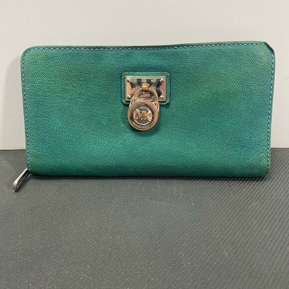 Michael Kors Handbags - Michael Kors Wallet